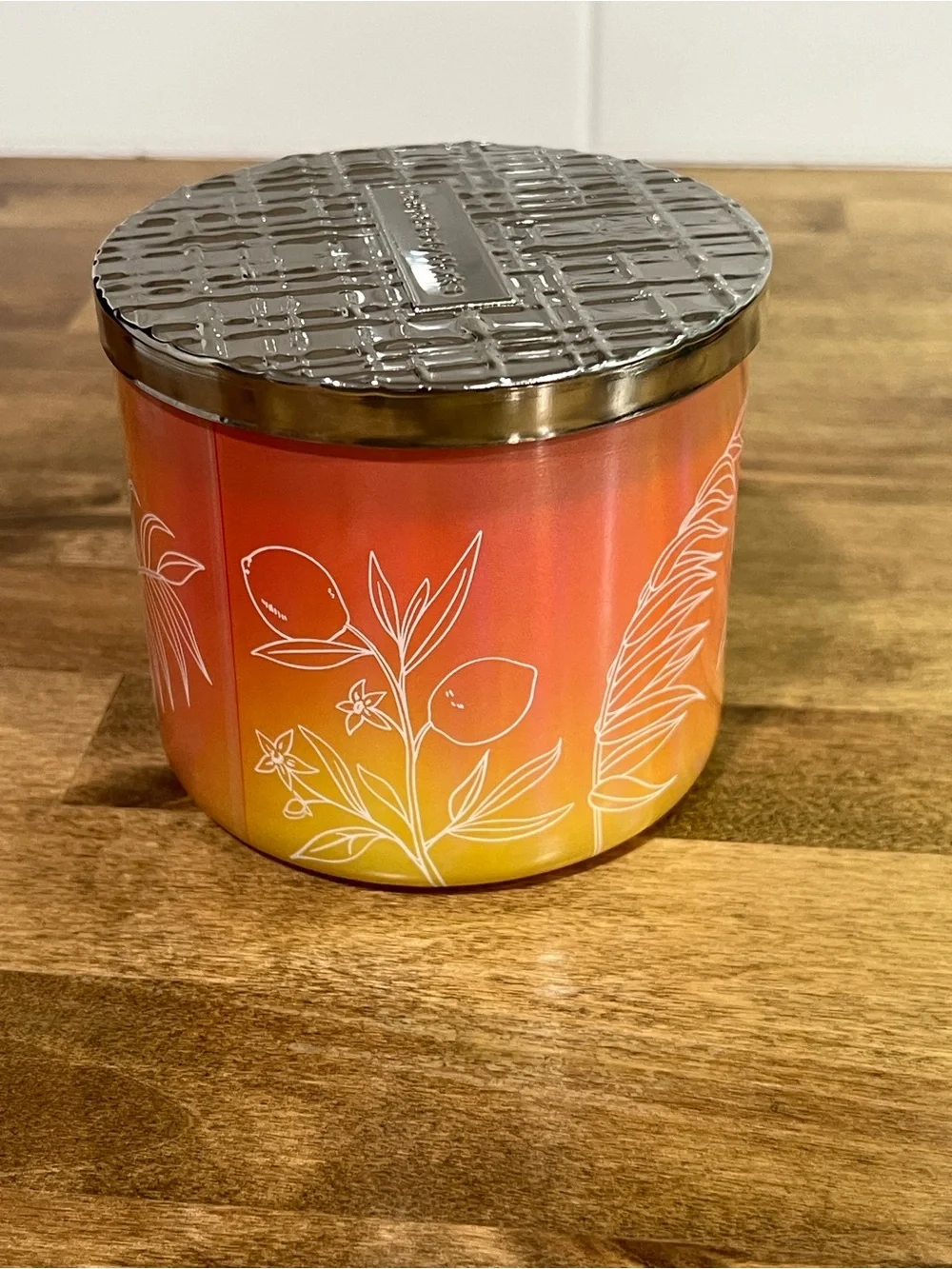Bath & Body Works Sweet Red Mango Candle - Picture 4 of 4